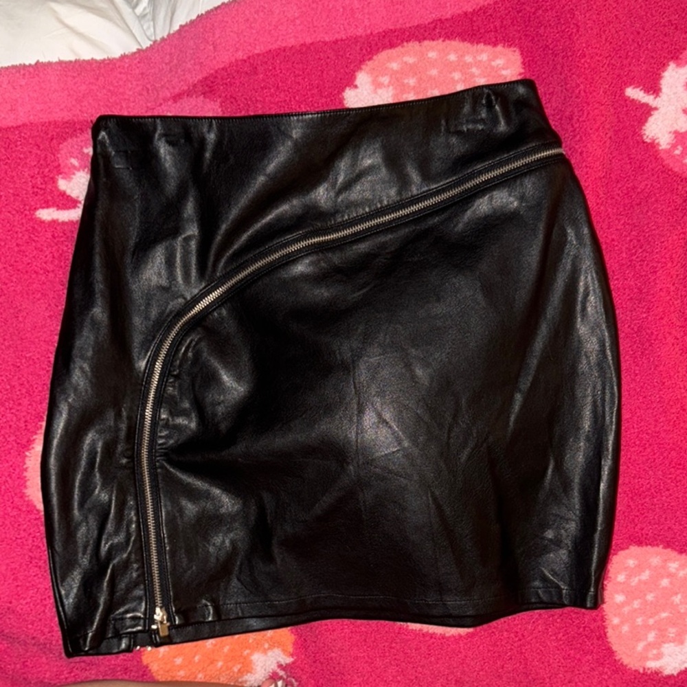Express Zipper Black Leather Skirt